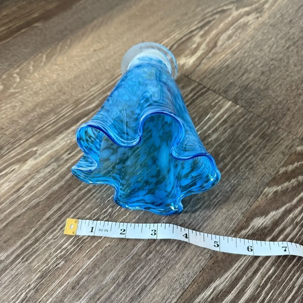 VINTAGE Lefton Handblown Glass Handkerchief Vase – Blue & White Bubble Swirl